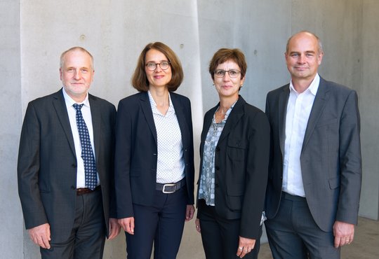 Der Vorstand des BNITM Group photo of the four board members of the Bernhard Nocht Institute