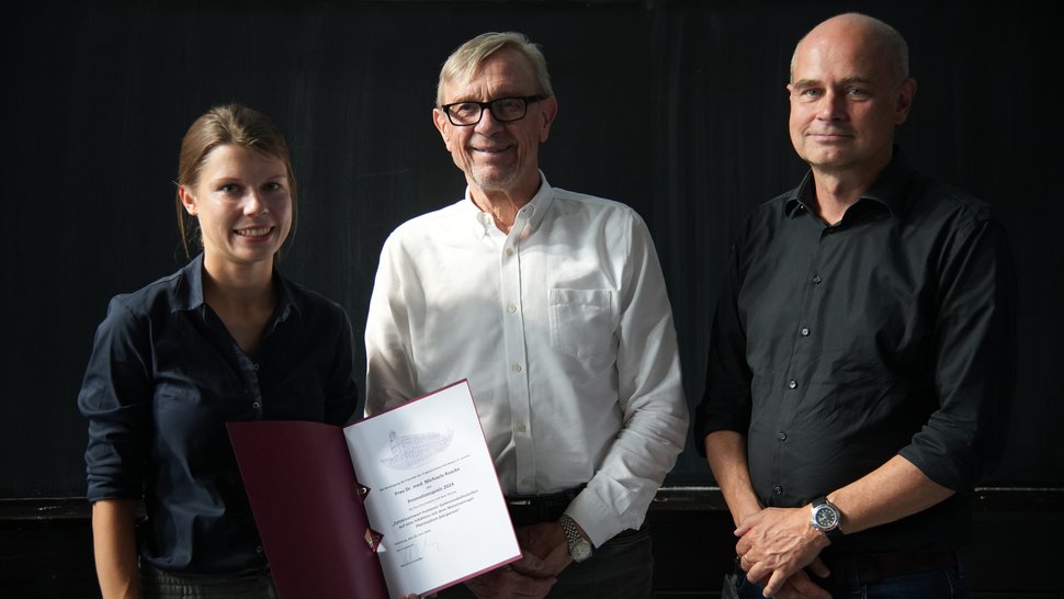 The photo shows, from left to right, one of the two award winners Dr Michaela Raacke, VdF Chairman Manfred Schüller and BNITM Chair Prof. Jürgen May.