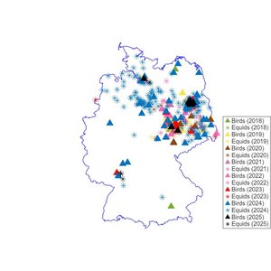 Die Basisreproduktionszahl im Vergleich zu den beobachteten Daten Zwei Deutschland-Karten, auf denen die Basisreproduktionszahl im Vergleich zu den beobachteten Daten dargestellt ist