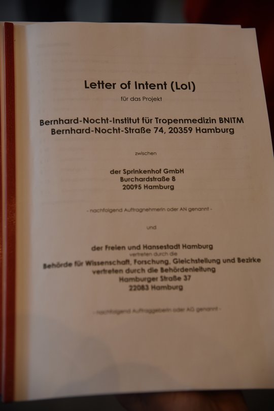 Das Bild zeigt das Deckblatt des LOI mit der Aufschrift "Letter of Intent für das Projekt Bernhard-Nocht-Institut für Tropenmedizin"
