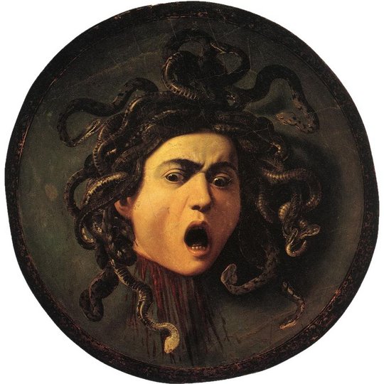 Medusa (c. 1597) von Caravaggio Das Bild zeigt das Gemälde von Caravaggio, auf dem der Kopf einer Frau (Medusa) zu sehen ist, deren Haare aus Schlangen bestehen. Ihr Mund ist zu einem Schrei geöffnet.