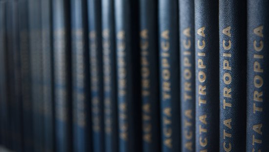 The picture shows various dark book spines in a row.