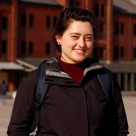 Photo of Juliana Böhnemann Photo showing a woman with brown hair and a black jacket.
