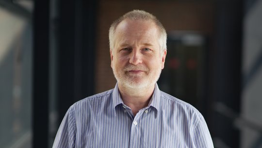 Portrait photo of Prof. Dr Stephan Günther, an experienced researcher with a friendly expression and a short white beard.