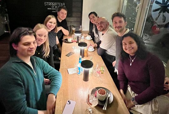 Die Arbeitsgruppe Matz beim Abendessen im Restaurant
