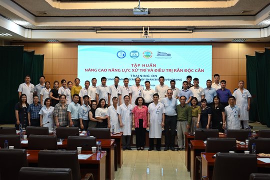 Das Bild zeigt die Teilnehmenden und Organisatoren der Schulung in Dien Bien.