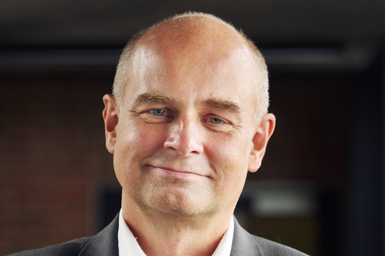 Prof. Dr. Jürgen May Porträtfoto von Prof. Dr. Jürgen May, eines erfahrenen freundlich blickenden Forschers