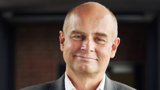 Portrait photo of Prof. Dr Jürgen May, an experienced, friendly looking researcher