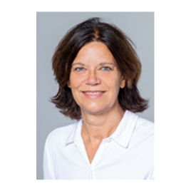 Prof. Dr Hanna Lotter: a portrait photo of the working group leader. She wears brown chin-length hair and a white blouse.