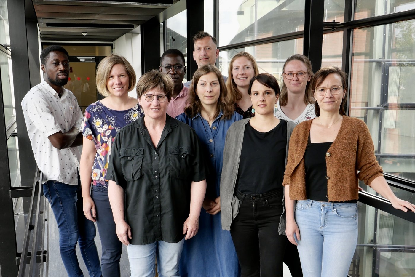 10 Mitglieder der Statistik und des Datamanagement posieren für ein Gruppenfoto.