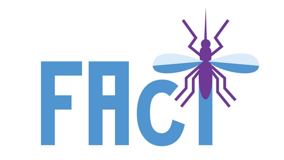 Logo von FACT Logo mit den blauen Großbuchstaben „FACT“. Eine stilisierte violette Stechmücke sitzt auf den Buchstaben „C“ und „T“. Weißer Hintergrund.