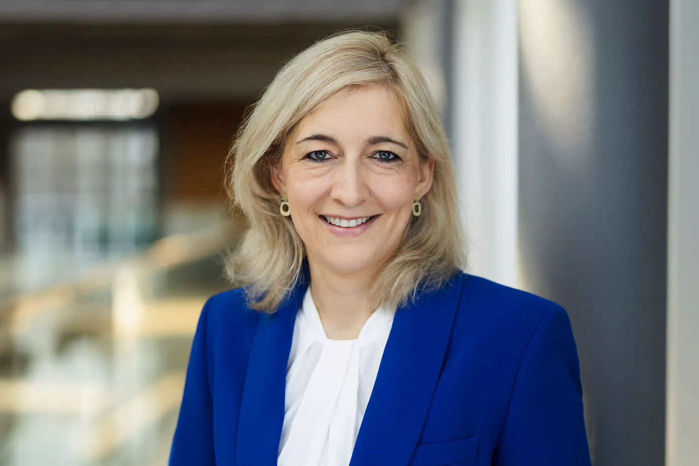 Porträt der Bundesgesundheitsministerin Nina Warken