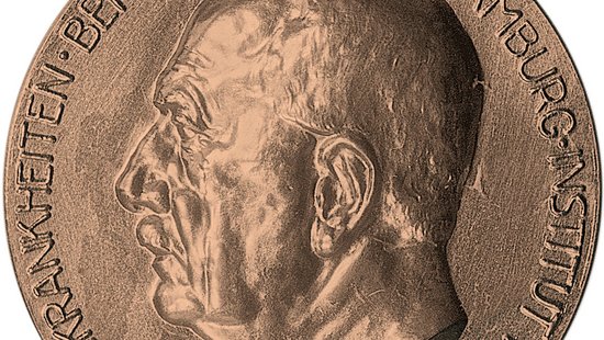 Bronzene Bernhard-Nocht-Medaille Vorderseite mit Profil Nochts