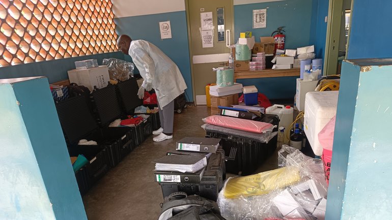 setting up the lab in Bwera
