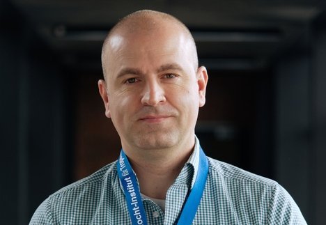 Dr Dániel Cadar Dr Dániel Cadar: a researcher who wears a blue and white checked shirt and is bald.
