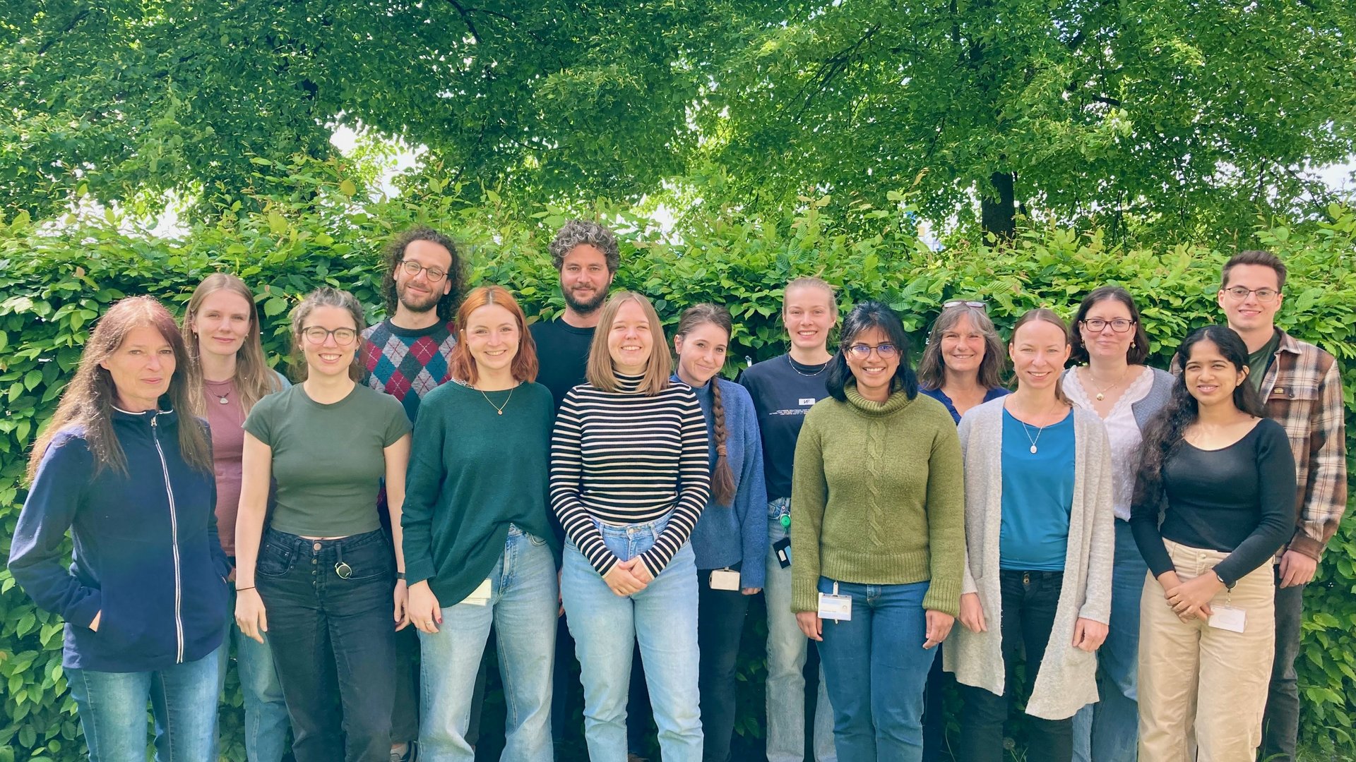Group picture of the Rosenthal lab team from May 2025