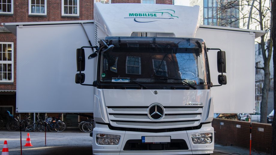 The photo shows the MOBILISE truck from the front.