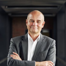 Prof. Dr. Jürgen May Porträtfoto von Prof. Dr. Jürgen May, eines erfahrenen freundlich blickenden Forschers