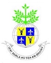Das Logo der Université d‘Antananarivo, Madagaskar, zeigt ein weißblaues Wappen mit grünem Zweig oberhalb.