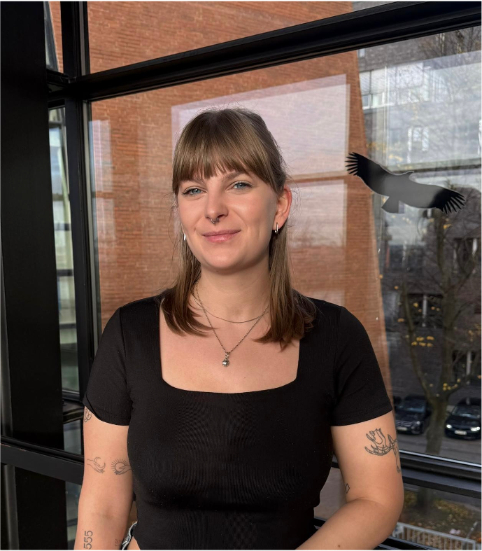 Portrait photo of PhD student Svenja Stenzel of the Research Group on Host-Parasite Interaction.